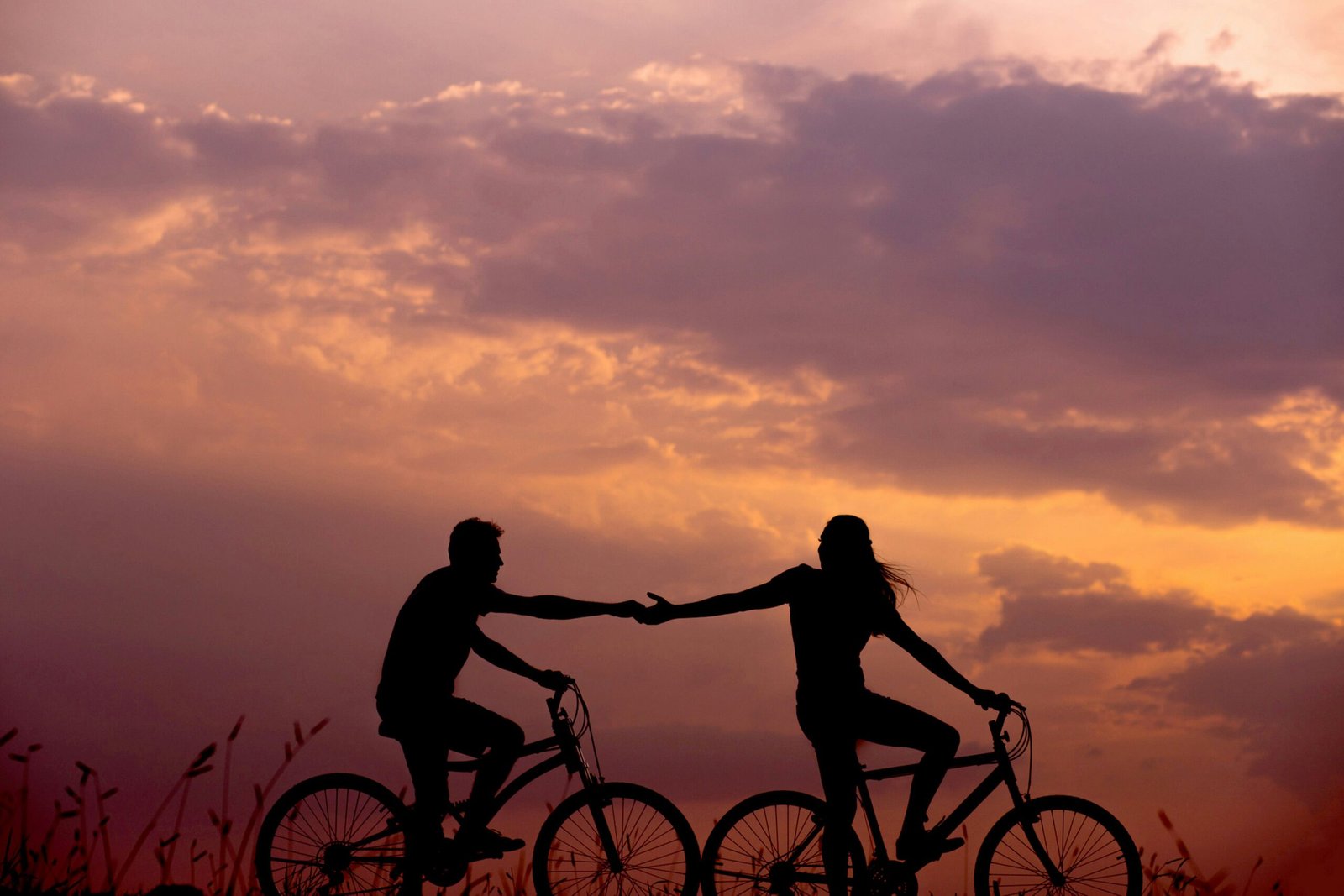Comparativa entre botellas de acero inoxidable y plástico reutilizable para ciclistas